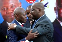 Vital Kamerhe (L), leader of the Union for the Congolese Nation (UNC) party and Felix Tshisekedi, leader of Congolese main opposition, the Union for Democracy and Social Progress (UDPS) party, embrace at a news conference ahead of the Presidential elections in the Democratic Republic of Congo, in Nairobi, Kenya, November 23, 2018. PHOTO BY REUTERS/Baz Ratner