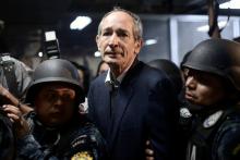 Former Guatemalan President Alvaro Colom arrives to court escorted by policemen after being detained as part of a local corruption investigation, in Guatemala City, Guatemala, February 13, 2018. PHOTO YBREUTERS/Fabricio Alonzo