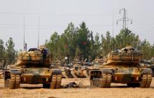 Turkish army tanks and military personnel are stationed in Karkamis on the Turkish-Syrian border in the southeastern Gaziantep province, Turkey, August 25, 2016. PHOTO BY REUTERS/Umit Bektas