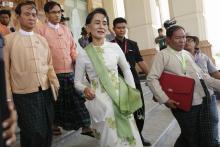 National League for Democracy (NLD) party leader Aung San Suu Kyi leaves the parliament building after a meeting with members of her party in Naypyitaw, Myanmar, March 28, 2016. PHOTO BY REUTERS/Soe Zeya Tun