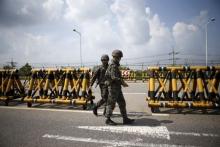South Korean soldiers walk by barricades at a checkpoint on the Grand Unification Bridge which leads to the truce village Panmunjom, just south of the demilitarized zone separating the two Koreas, in Paju, South Korea, August 22, 2015. PHOTO BY REUTERS/Kim Hong-Ji