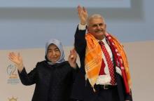 Turkey's Transportation Minister Binali Yildirim, accompanied by his wife Semiha Yildirim, greets members of his party during the Extraordinary Congress of the ruling AK Party (AKP) to choose the new leader of the party, in Ankara, Turkey, May 22, 2016. PHOTO BY REUTERS/Riza Ozel