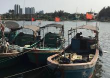 Fishing boats with Chinese national flags are at a harbour in Tanmen, Hainan province, April 5, 2016. PHOTO BY REUTERS/Megha Rajagopalan