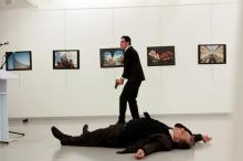 Russian Ambassador to Turkey Andrei Karlov lies on the ground after he was shot by Mevlut Mert Altintas at an art gallery in Ankara, Turkey, December 19, 2016. PHOTO BY REUTERS/Hasim Kilic