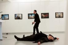 Russian Ambassador to Turkey Andrei Karlov lies on the ground after he was shot by Mevlut Mert Altintas at an art gallery in Ankara, Turkey, December 19, 2016. PHOTO BY REUTERS/Hasim Kilic