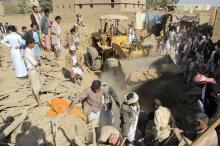 People search for victims under the rubble of houses destroyed by a Saudi-led air strike in the northwestern city of Saada, Yemen, August 31, 2016. PHOTO BY REUTERS/Naif Rahma