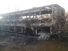 The burnt out remains of a passenger bus that caught fire are seen near Beitbridge, Zimbabwe, in this undated handout picture received November 16, 2018. PHOTO BY REUTER/ZIMBABWE RED CROSS