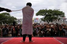 An Indonesian man is publicly caned for having gay sex, in Banda Aceh, Aceh province, Indonesia, May 23, 2017. PHOTO BY REUTERS/Beawiharta 