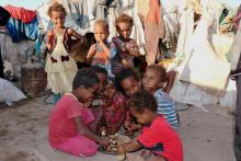 Children eat bread at a camp sheltering displaced people from the Red Sea port city of Hodeidah near Aden, Yemen, November 12, 2018. PHOTO BY REUTERS/Fawaz Salman