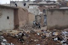 Children play near rubble of damaged buildings in al-Rai town, northern Aleppo countryside, Syria, December 25, 2016. PHOTO BY REUTERS/Khalil Ashawi