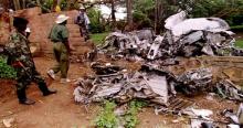 Rwanda Patriotic Front (R.P.F.) rebels inspect the wreckage of the plane in which Rwandan President Juvenal Habyarimana was killed, May 26, 1994. The plane crashed April 6, 1994. PHOTO BY REUTERS/Corinne Dufka