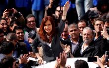 Former Argentine President Cristina Fernandez de Kirchner waves to supporters as she leaves a Justice building in Buenos Aires, Argentina, April 13, 2016. PHOTO BY REUTERS/Marcos Brindicci