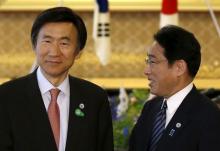 South Korea's Foreign Minister Yun Byung-se (L) talks with Japan's Foreign Minister Fumio Kishida before their meeting at the foreign ministry's Iikura guest house in Tokyo, June 21, 2015. PHOTO BY REUTERS/Issei Kato