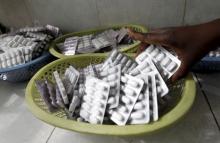 Ruth Munyao, a pharmacist, dispenses anti-retroviral (ARV) drugs at the Mater Hospital in Kenya's capital Nairobi, September 10, 2015. PHOTO BY REUTERS/Thomas Mukoya