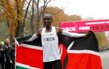 Kenya's Eliud Kipchoge, the marathon world record holder, celebrates after a successful attempt to run a marathon in under two hours in Vienna, Austria, October 12, 2019. PHOTO BY REUTERS/Leonhard Foeger