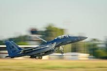 A U.S. Air Force F-15E Strike Eagle from the 48th Fighter Wing lands at Incirlik Air Base, Turkey, November 12, 2015. Six F-15Es are deployed in support of Operation Inherent Resolve and counter-ISIL missions in Iraq and Syria. PHOTO BY REUTERS/USAF/Airman 1st Class Cory W. Bush