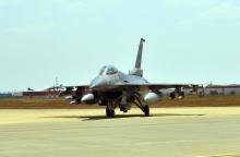 A U.S. Air Force F-16 Fighting Falcon from Aviano Air Base, Italy, is seen at Incirlik Air Base, Turkey, after being deployed, August 9, 2015. PHOTO BY REUTERS/Senior Airman Michael Battles