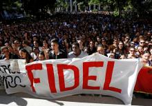 Students of Havana University pay tribute to Cuba's late President Fidel Castro as they march to Revolution Square in Havana, Cuba, November 28, 2016. PHOTO BY REUTERS/Stringer
