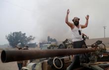 A fighter loyal to Libya's U.N.-backed government (GNA) gestures during clashes with forces loyal to Khalifa Haftar on the outskirts of Tripoli, Libya, May 25, 2019. PHOTO BY REUTERS/Goran Tomasevic