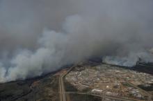 A Canadian Joint Operations Command aerial photo shows wildfires near neighborhoods in Fort McMurray, Alberta, Canada in this image posted on twitter, May 5, 2016. PHOTO BY REUTERS/Courtesy CF Operations