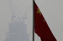 A Chinese flag is seen near a construction site in Beijing's central business area, China, January 17, 2017. PHOTO BY REUTERS/Jason Lee
