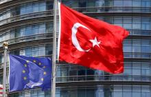 A European Union (L) and Turkish flag fly outside a hotel in Istanbul, Turkey, May 4, 2016. PHOTO BY REUTERS/Murad Sezer