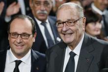 French President Francois Hollande (L) and former French President Jacques Chirac pose before attending the award ceremony for the Prix de la Fondation Chirac at the Quai Branly Museum in Paris, November 21, 2014. PHOTO BY REUTERS/Patrick Kovarik