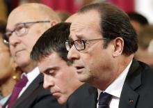 French President Francois Hollande (R) sits beside French Prime Minister Manuel Valls during the Environmental Conference at the Elysee Palace in Paris, November 27, 2014. PHOTO BY REUTERS/Michel Euler