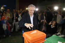 Presidential candidate for the ruling Frente Amplio party Tabare Vazquez casts his vote in a polling station in Montevideo, November 30, 2014. PHOTO BY REUTERS/Andres Stapff