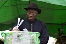 Nigeria's President Goodluck Jonathan casts his ballot in his ward at Otuoke, Bayelsa State, March 28, 2015. PHOTO BY REUTERS/Afolabi Sotunde