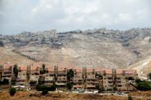 Houses are seen in the West Bank Jewish settlement of Maale Adumim as the Palestinian village of Al-Eizariya is seen in the background, May 24, 2016. PHOTO BY REUTERS/Baz Ratner