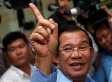Cambodia's Prime Minister and President of the Cambodian People's Party (CPP) Hun Sen shows his stained finger at a polling station during a general election in Takhmao, Kandal province, Cambodia, July 29, 2018. PHOTO BY REUTERS/Samrang Pring