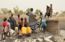 Internally displaced people collect water from a borehole at a camp near Kodok in the north-eastern South Sudanese state of Western Nile, April 17, 2017. PHOTO BY REUTERS/Jok Solomun