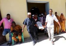 A Somali man injured in a mortar attack is carried on a stretcher by relatives at Darul Shifa Hospital in the capital Mogadishu, February 25, 2016. PHOTO BY REUTERS/Feisal Omar