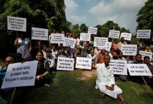 Journalists and social activists attend a protest against the killing of Gauri Lankesh, a senior Indian journalist who according to police was shot dead outside her home by unidentified assailants in southern city of Bengaluru, in Ahmedabad, India, September 6, 2017. PHOTO BY REUTERS/Amit Dave