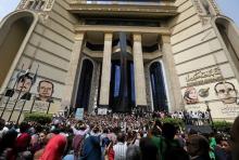 Journalists protest against restriction on the press and to demand the release of detained journalists, in front of the Press Syndicate in Cairo, Egypt, May 4, 2016. PHOTO BY REUTERS/Staff