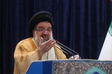  Iranian cleric Ayatollah Seyed Ahmad Khatami delivers a sermon during Friday prayers in Tehran, Iran, May 26, 2017. PHOTO BY REUTERS/TIMA
