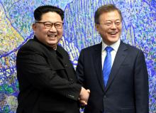 North Korean leader Kim Jong Un (inside a vehicle) bids farewell to South Korean President Moon Jae-in as he leaves after a farewell ceremony at the truce village of Panmunjom inside the demilitarized zone separating the two Koreas, South Korea, April 27, 2018. PHOTO BY REUTERS/Korea Summit Press Pool