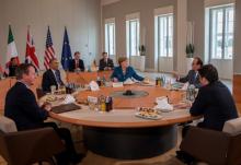 German Chancellor Angela Merkel sits with U.S. President Barack Obama, British Prime Minister David Cameron, Italian Prime Minister Matteo Renzi and French President Francois Hollande before their meeting in Schloss Herrenhausen in Hanover, Germany, April 25, 2016. PHOTO BY REUTERS/Michael Kappeler