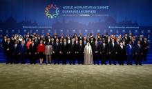Turkish President Tayyip Erdogan (9th L) and U.N. Secretary-General Ban Ki-moon (8th R) pose with leaders and representatives of the parcitipant countries for a family photo during the World Humanitarian Summit in Istanbul, Turkey, May 23, 2016. PHOTO BY REUTERS/Kayhan Ozer