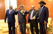Sudan's President Omar Al-Bashir hold hands with Uganda's President Yoweri Museveni, South Sudan's President Salva Kiir and South Sudan rebel leader Riek Machar during a South Sudan peace meeting as part of talks to negotiate an end to a civil war that broke out in 2013, in Khartoum, Sudan, June 25, 2018. PHOTO BY REUTERS/Mohamed Nureldin Abdallah