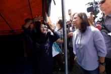 Philippines Vice-President Leni Robredo mets evacuated families at an evacuation center outside Marawi while government forces still fighting insurgents from the Maute group in Marawi, Philippines June 26, 2017. PHOTO BY REUTERS/Jorge Silva