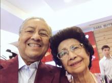 Malaysia's former prime minister Mahathir Mohamad and his wife Siti Hasmah Mohamad Ali take a selfie as they attend a Star Wars movie screening in this undated photo posted on Mahathir's Twitter account, December 14, 2017. PHOTO BY REUTERS/Social Media/Mahathir Mohamad