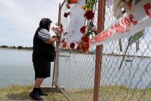 A man offers flowers at a memorial at the harbour in Whakatane, following the White Island volcano eruption in New Zealand, December 11, 2019. PHOTO BY REUTERS/Jorge Silva