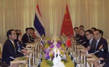 Thailand's Prime Minister Prayuth Chan-ocha (L) listens as China's Premier Li Keqiang (R) speaks during a meeting at the Government House in Bangkok, December 19, 2014. PHOTO BY REUTERS/Pornchai Kittiwongsakul