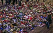 People walk past a street memorial for the victims of bomb attacks in Brussels metro and Brussels international airport of Zaventem, in Brussels, Belgium, March 28, 2016. PHOTO BY REUTERS/Yves Herman