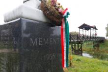 A memorial is adorned with flowers at the Andau bridge on the Hungarian-Austrian border, where a third of 200,000 refugees fled Hungary after an anti-Communist uprising was crushed by Soviet tanks in 1956, October 20, 2016. PHOTO BY REUTERS/Laszlo Balogh