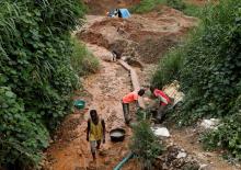 Men work at Makala gold mine camp near the town of Mongbwalu in Ituri province, eastern Democratic Republic of Congo, April 7, 2018. PHOTO BY REUTERS/Goran Tomasevic