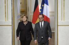 French President Francois Hollande (R) arrives with German Chancellor Angela Merkel to attend a press conference at the Elysee Palace in Paris, France, November 25, 2015. PHOTO BY REUTERS/Philippe Wojazer