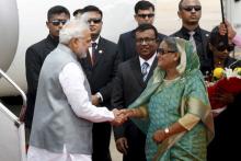 Prime Minister Narendra Modi shakes hands with Bangladesh's Prime Minister Sheikh Hasina at Shahjalal International Airport in Dhaka, June 6, 2015. PHOTO BY REUTERS/Rafiqur Rahman